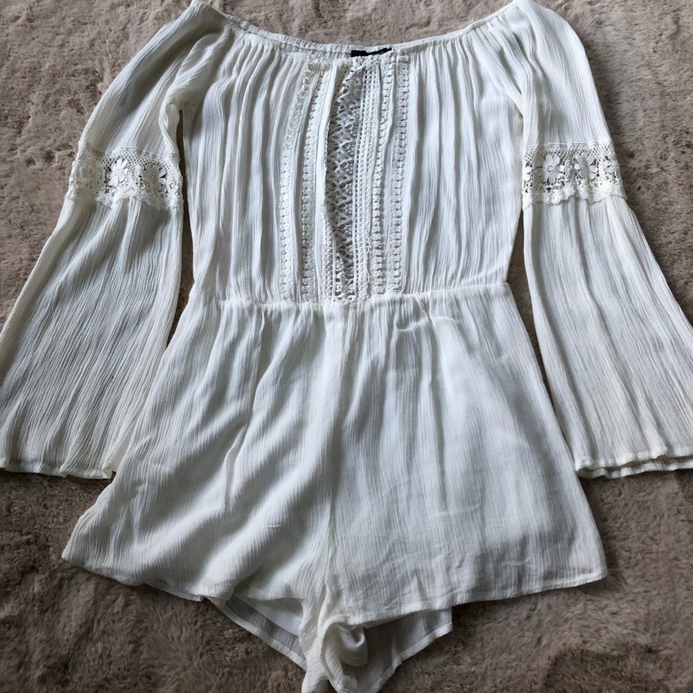 Forever 21 Romper with Lace Accents 🌿